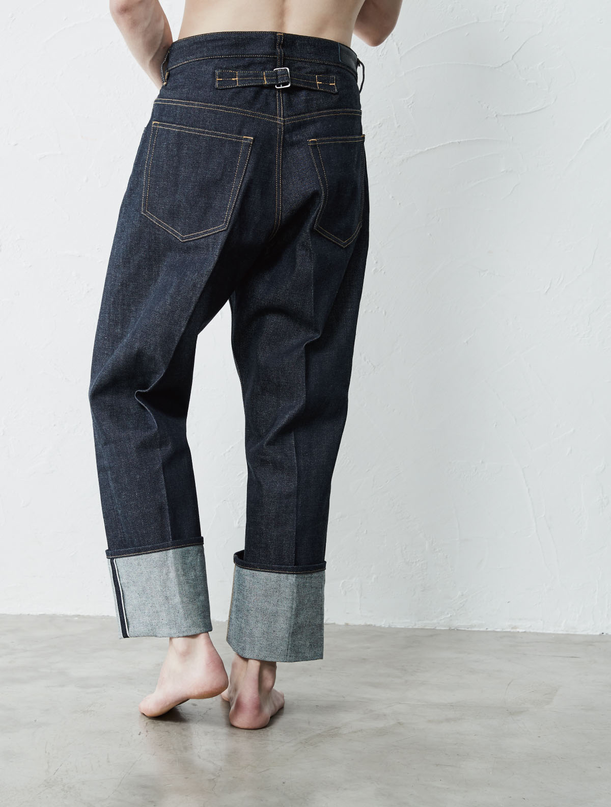 ROLL UP JEANS