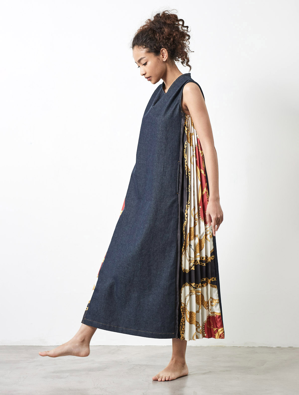 SIDE SCARF PRINTED LONG DRESS | 日本発こだわりを極めた デニム